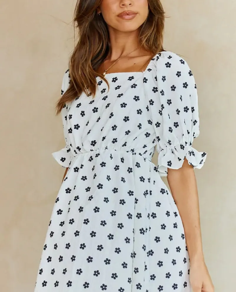 Abito casual da donna con colletto quadrato con maniche a tromba e gonna