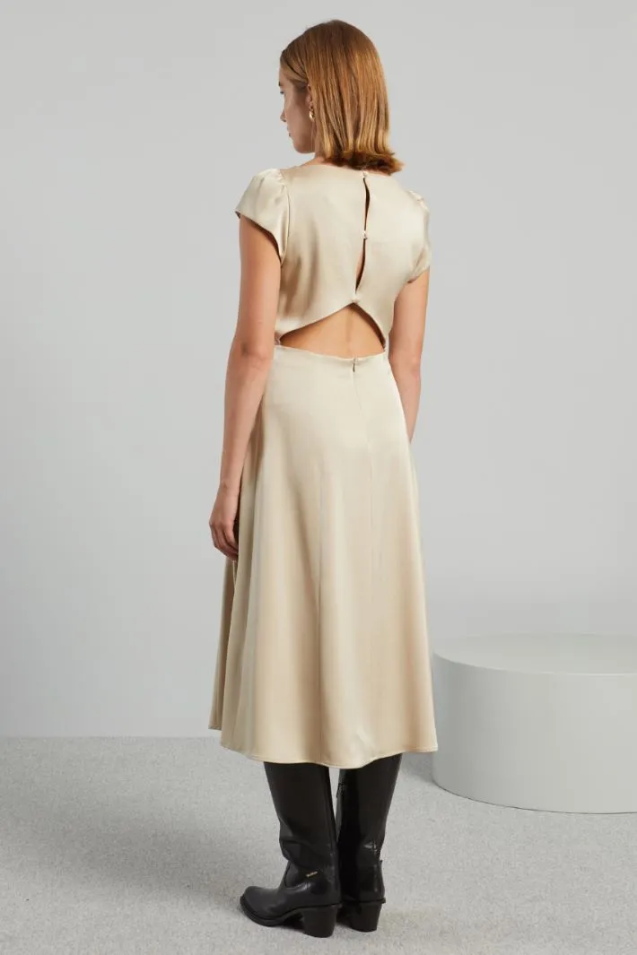 Abito con cut out