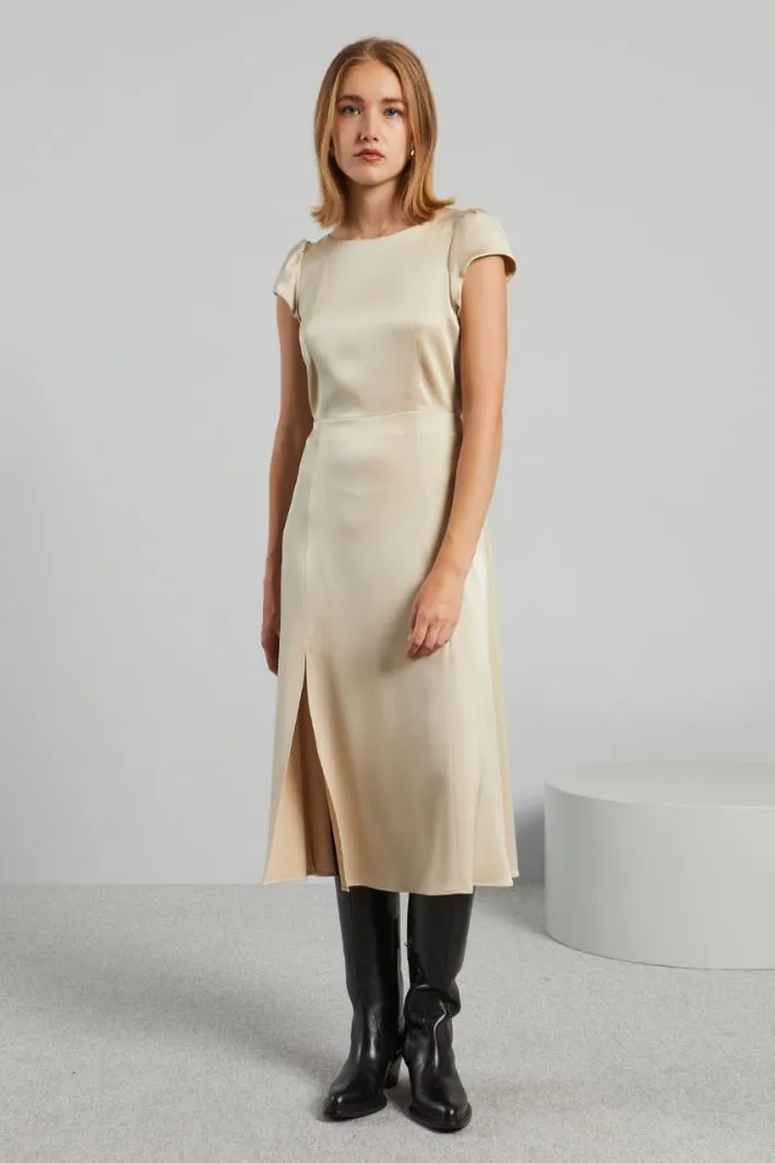 Abito con cut out