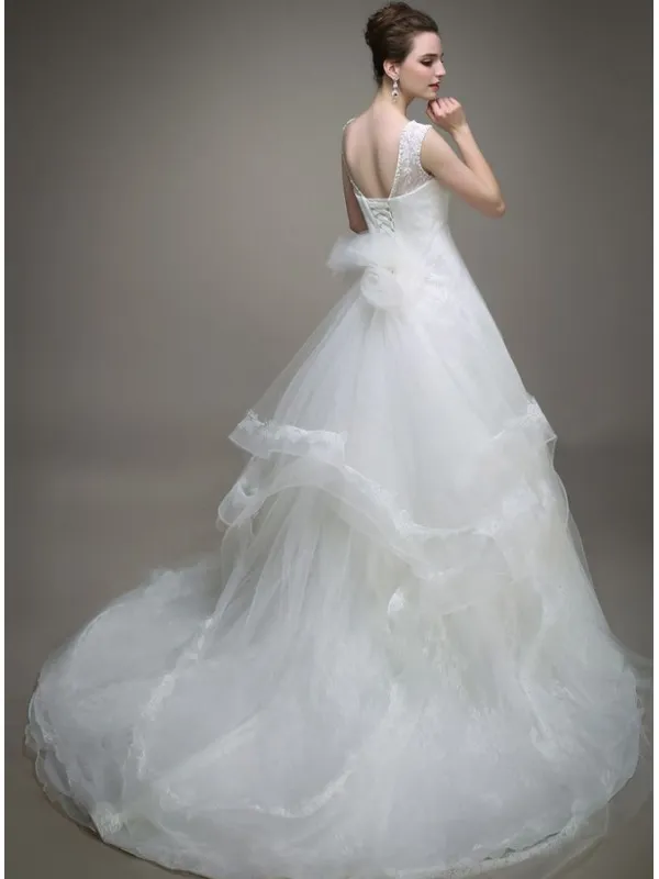 Abito da Sposa con chiusura a lacci e spalline e gonna in organza