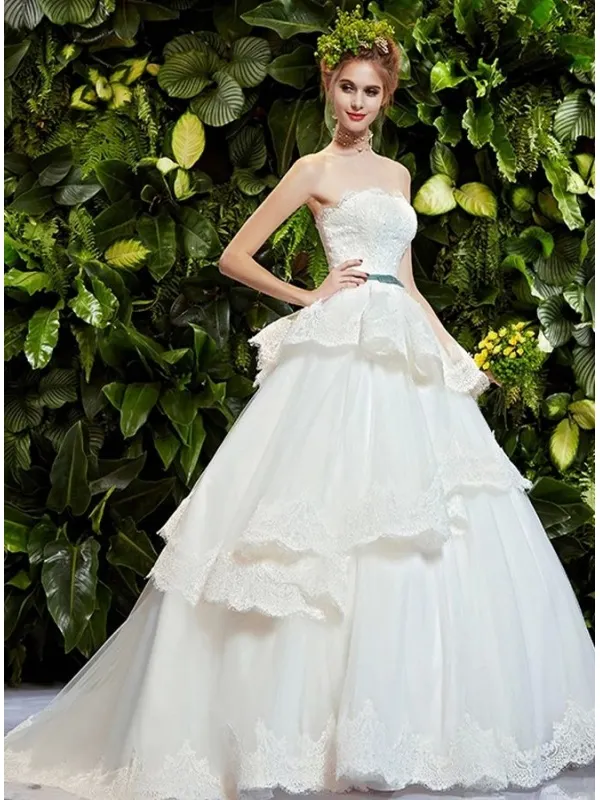 Abito da Sposa Principesco in pizzo con scollo dritto e gonna a balze