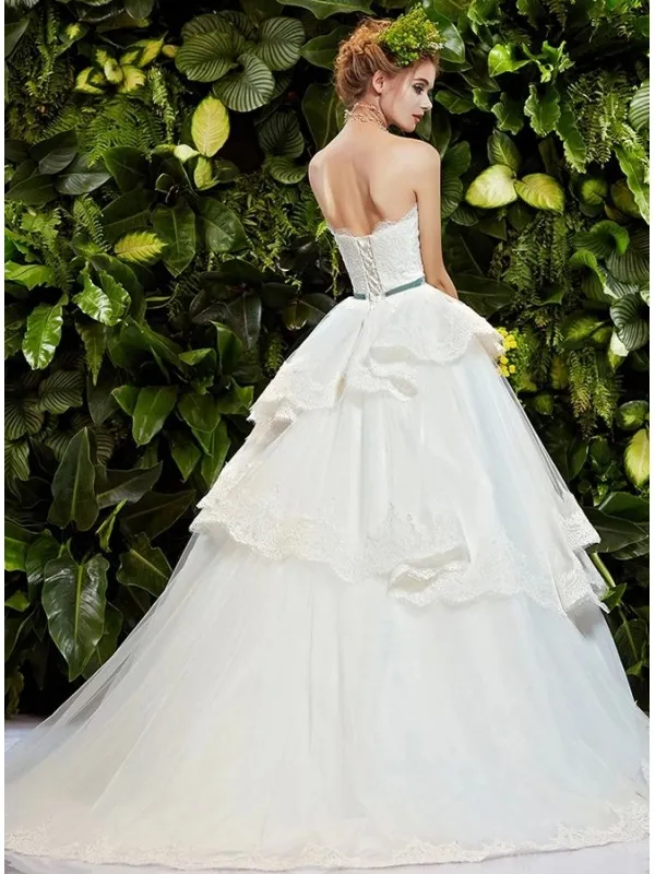 Abito da Sposa Principesco in pizzo con scollo dritto e gonna a balze