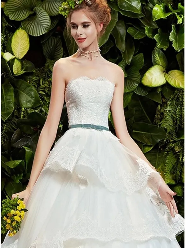 Abito da Sposa Principesco in pizzo con scollo dritto e gonna a balze