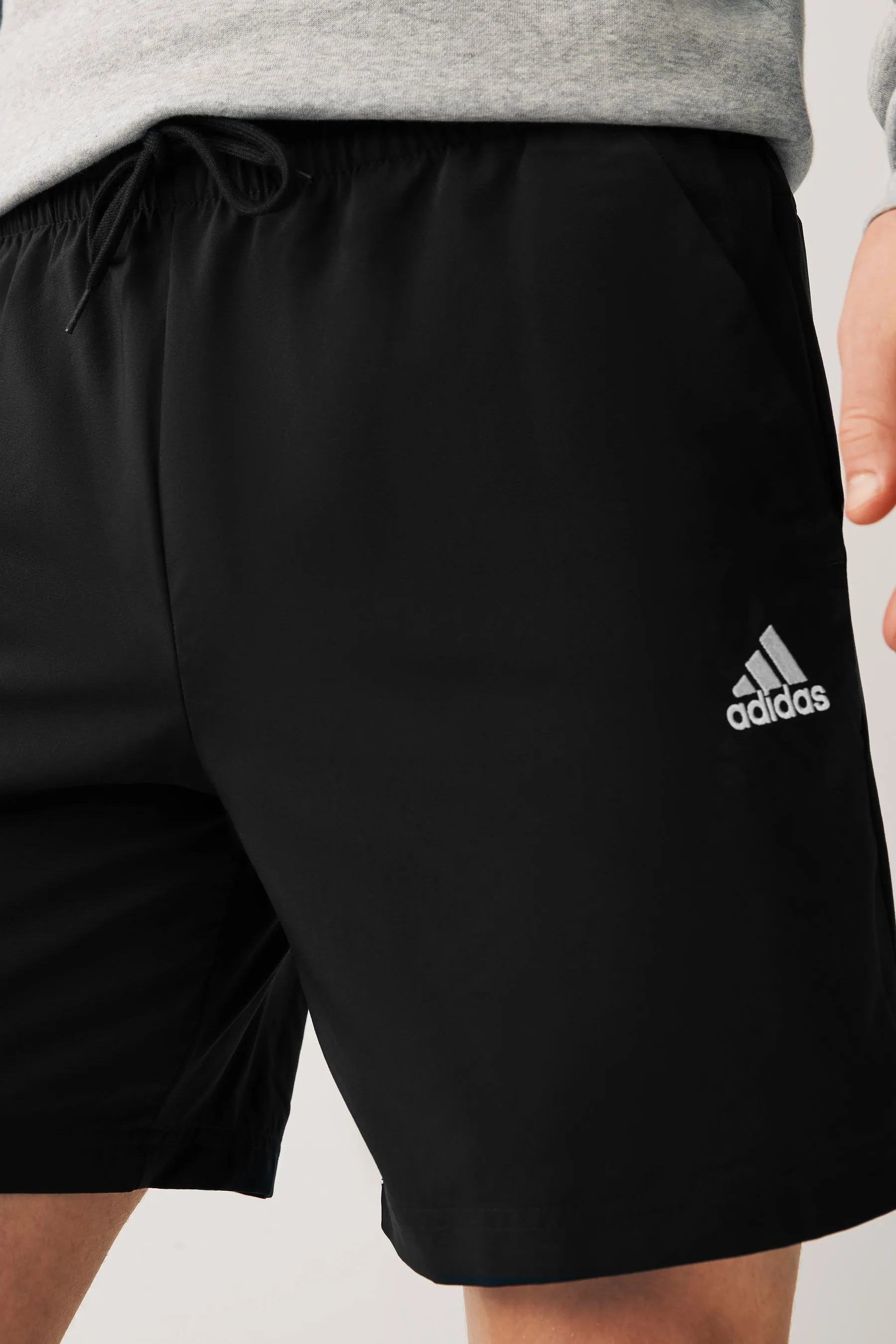 adidas - AEROREADY - Shorts Must-have Chelsea piccoli con logo