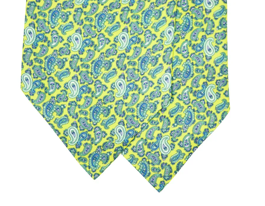 Ascot in seta verde acido con disegno paisley