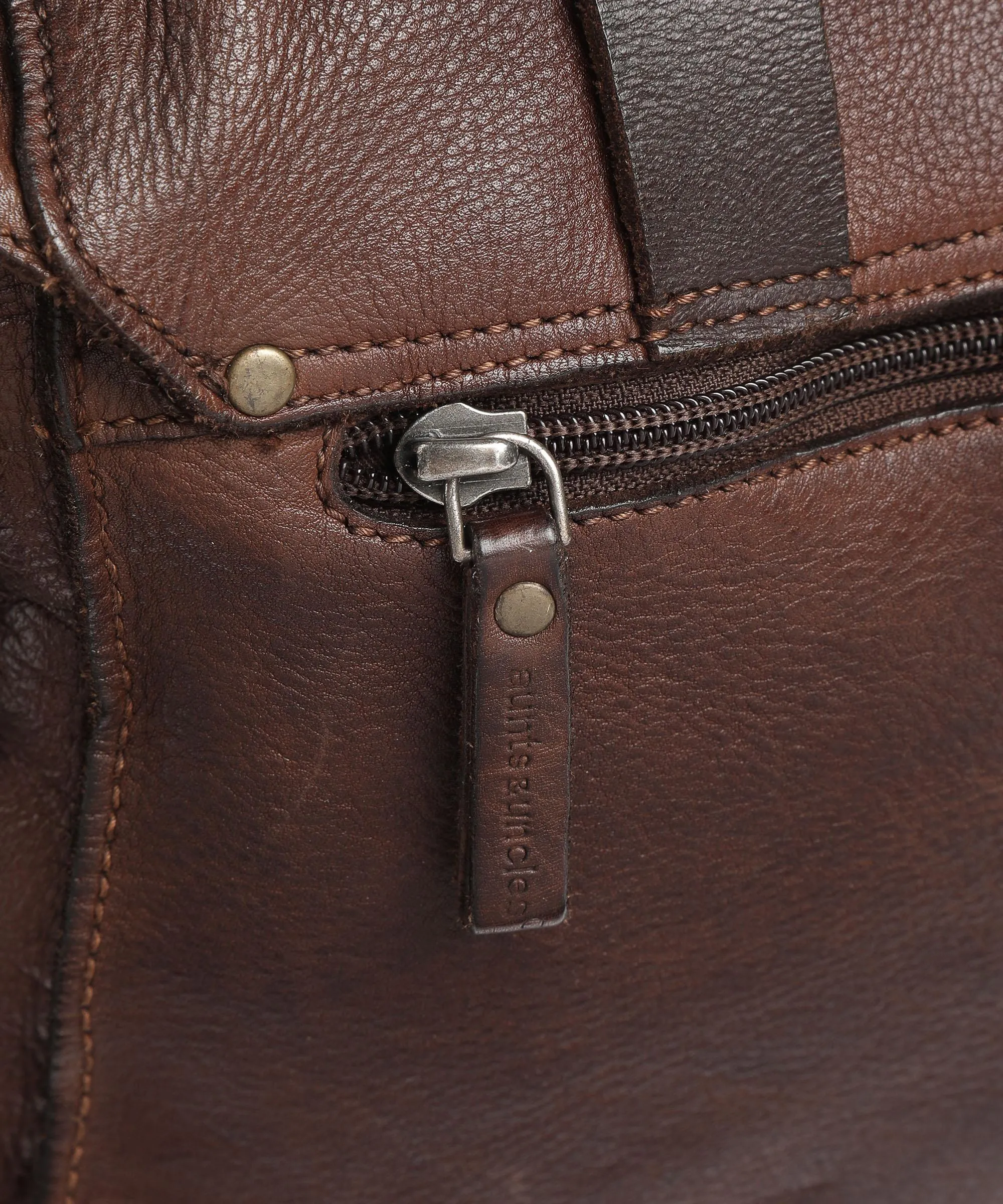  Aunts & Uncles Barbershop Anchor Borsa a spalla pelle granulata marrone scuro  