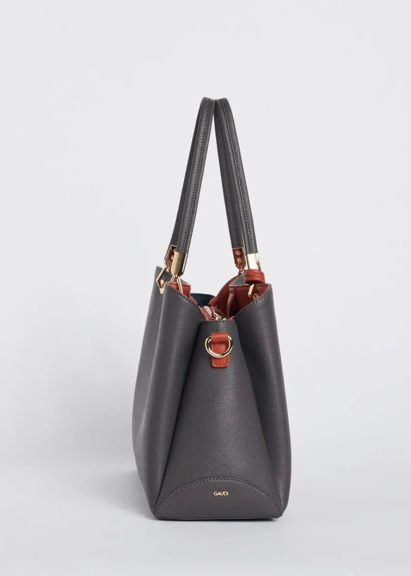 Borsa con charm decorativo