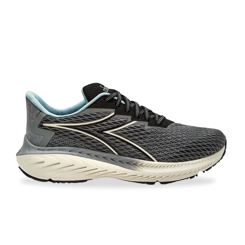Diadora Strada