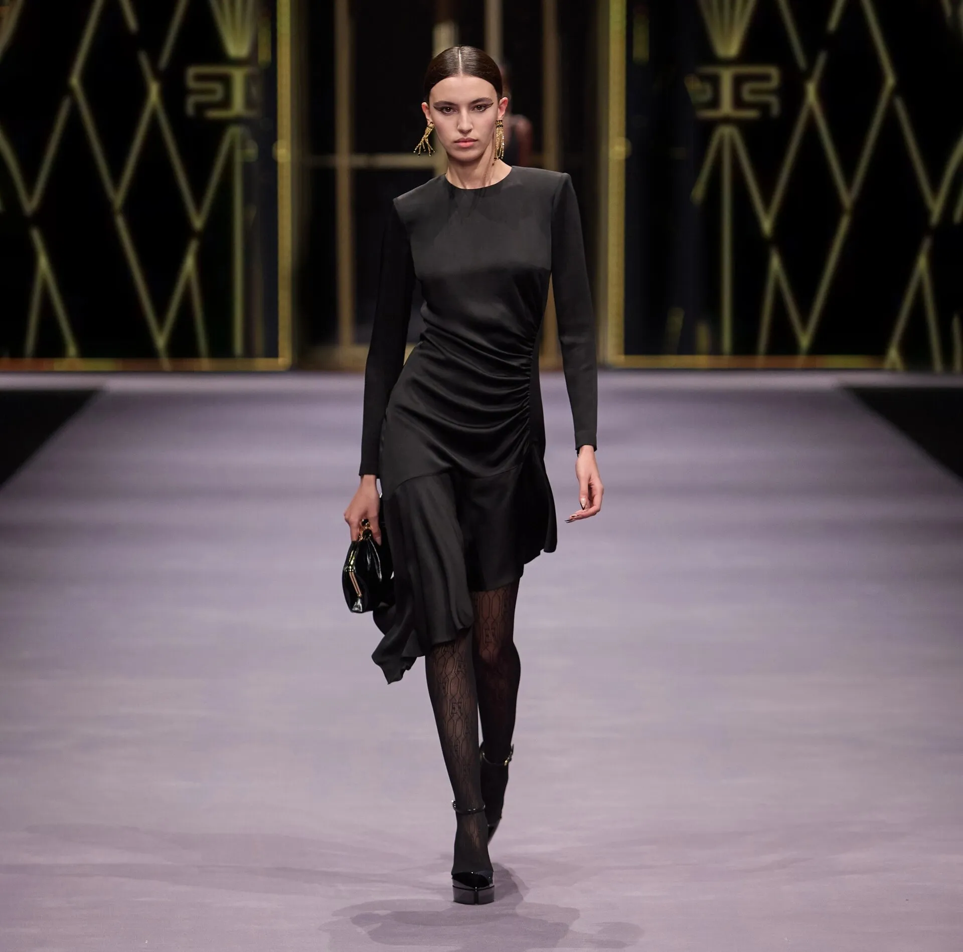 ELISABETTA FRANCHI Abito asimmetrico in crêpe a girocollo