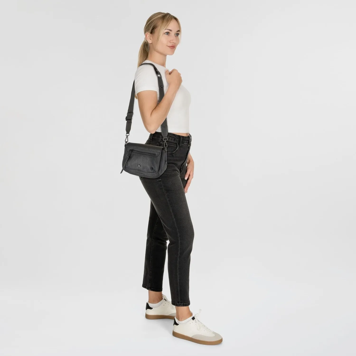 FredsBruder Deep Dark Borsa a tracolla 26 cm