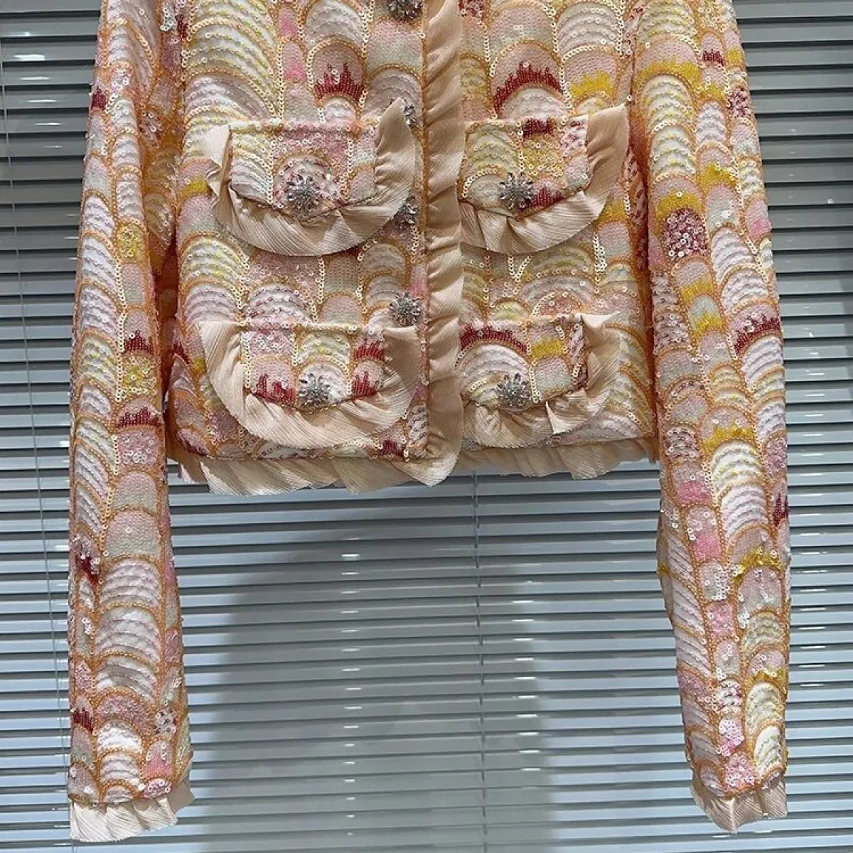 Giacca corta da donna con fibbia colorata con paillettes e diamanti di High Street 2023 del nuovissimo designer