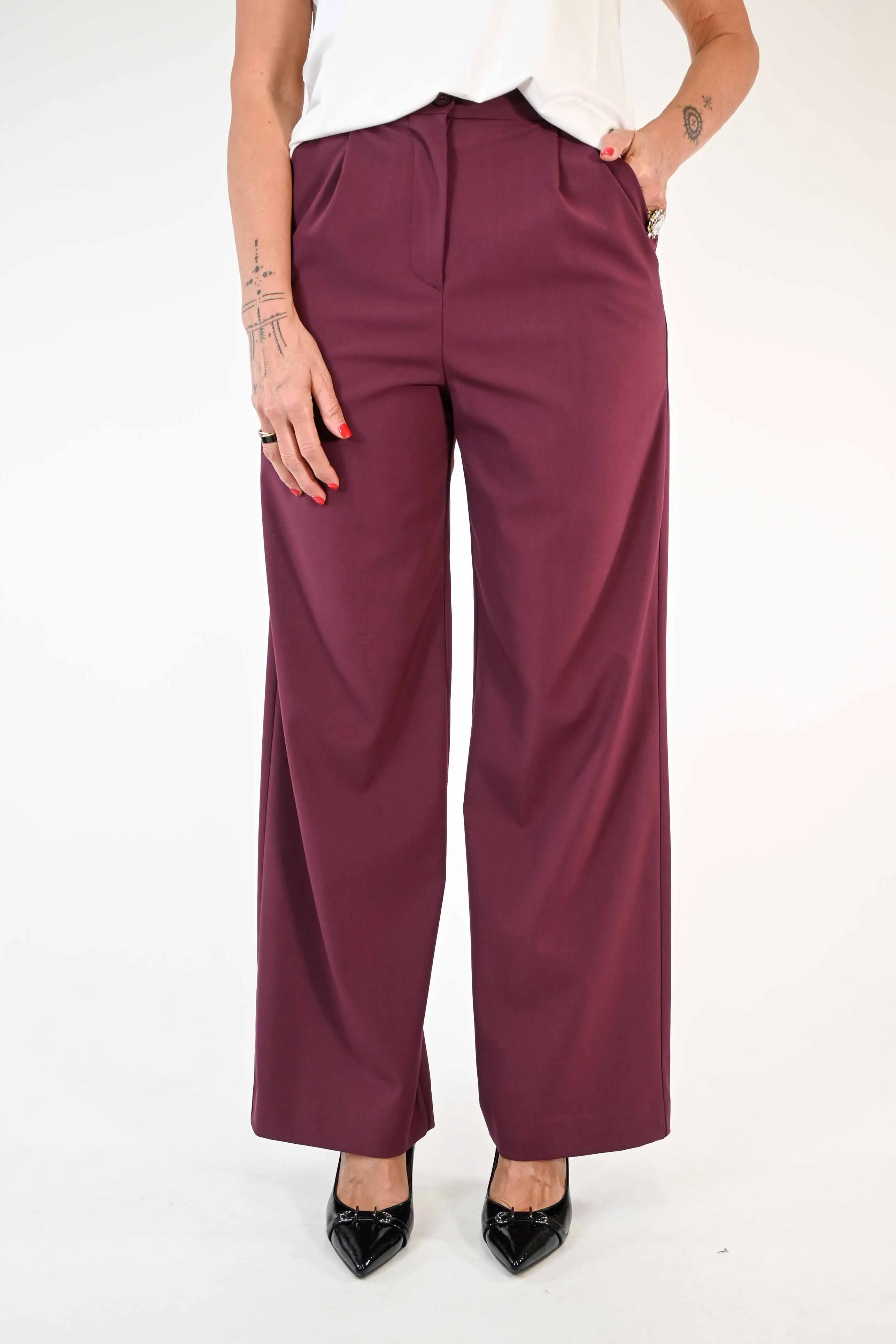 PANTALONE PALAZZO CON PENCE COLOR BORDEAUX