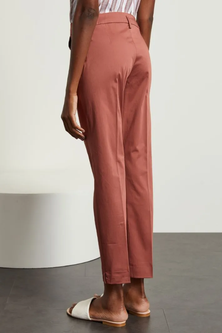 Pantaloni a sigaretta in raso
