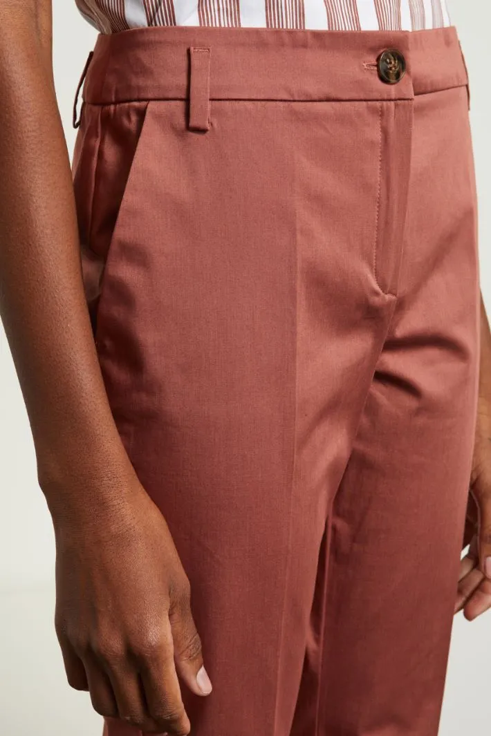 Pantaloni a sigaretta in raso