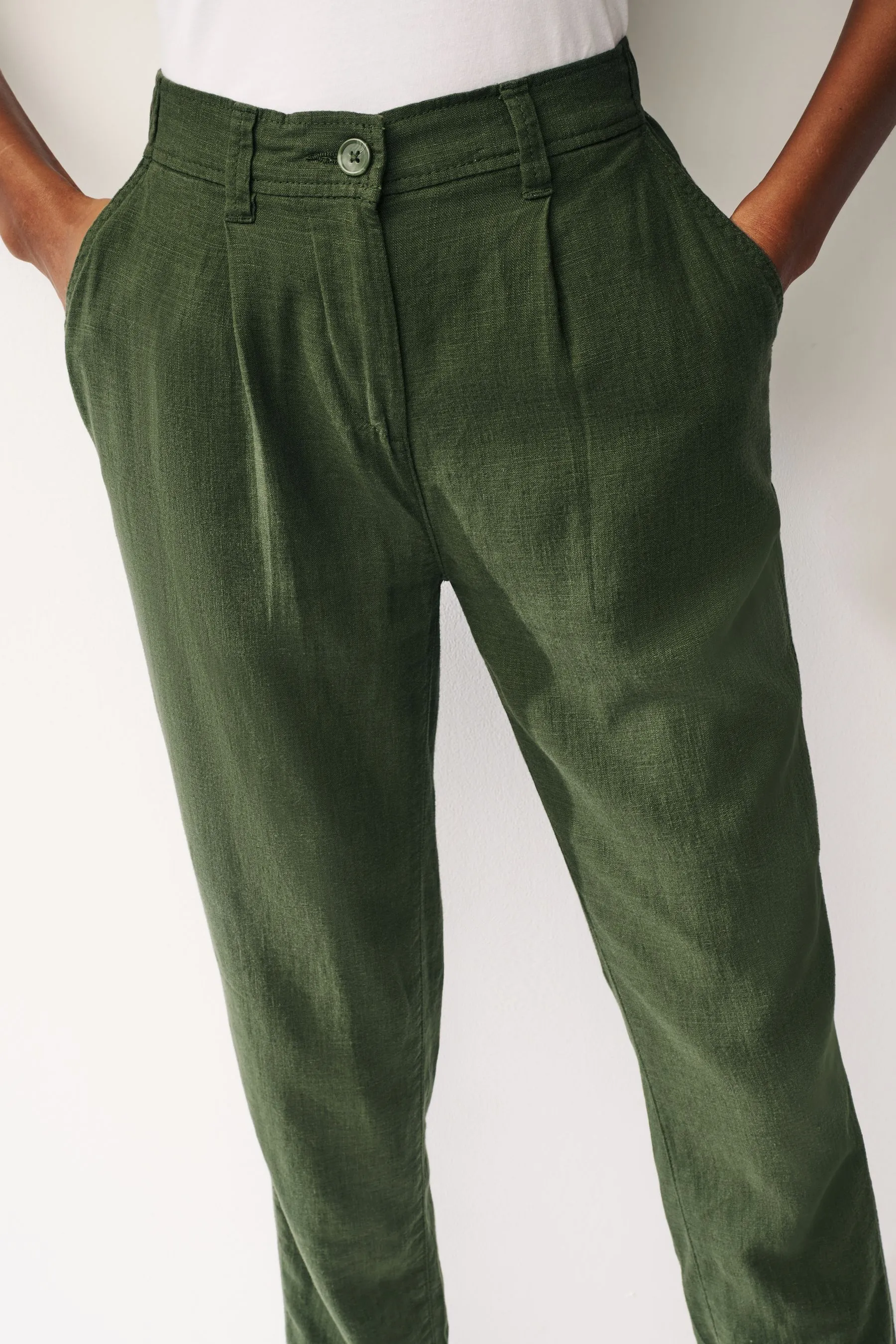 Pantaloni stretti in fondo in misto lino
