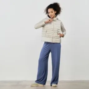 Piumino beige leggero con zip e cappuccio