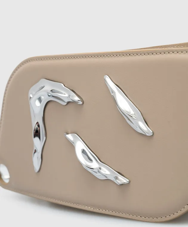 Published by Borsa a tracolla in pelle marrone con decorazione in metallo LB008TWC