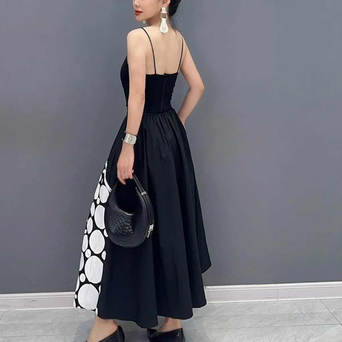 Qing Mo 2023 Estate Nuova gonna irregolare punteggiata di media lunghezza pezzo singolo donna moda casual gonna bianca nera Zxf3