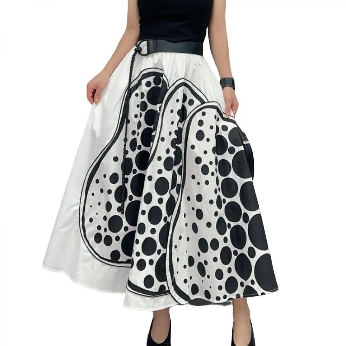 Qing Mo 2023 Estate Nuova gonna irregolare punteggiata di media lunghezza pezzo singolo donna moda casual gonna bianca nera Zxf3