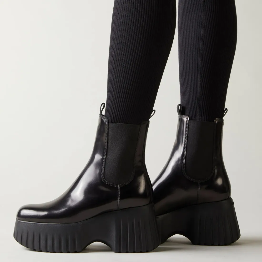 Stivaletto Chelsea Hogan H-Stripes Nero con maxi platform