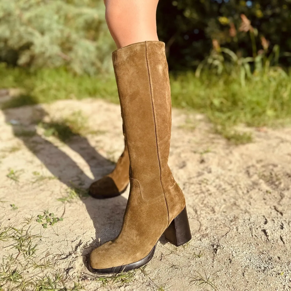 Stivali Donna Punta Squadrata in Pelle Scamosciata Taupe Made in Italy
