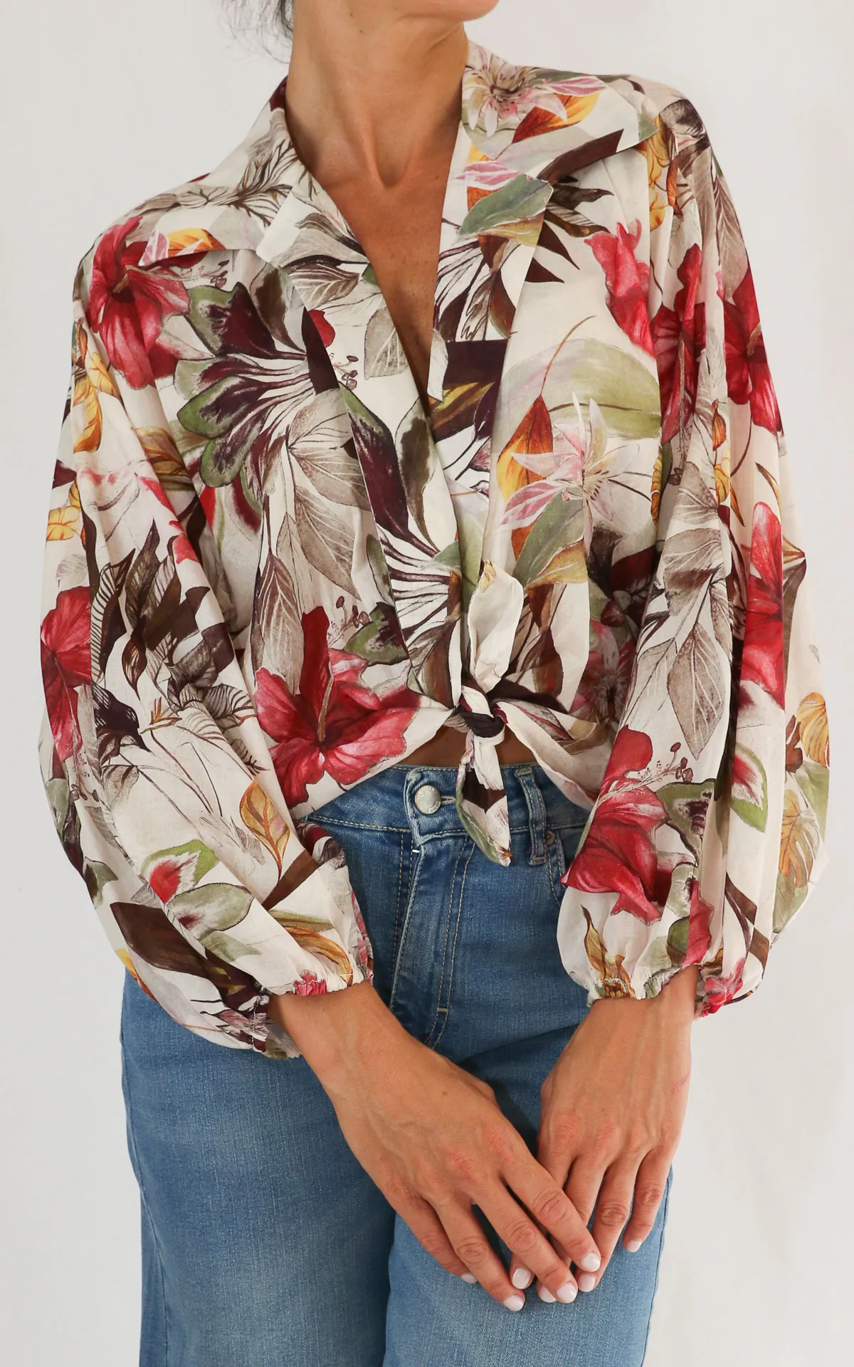 SUSYMIX – Camicia fiori con nodo – BURRO