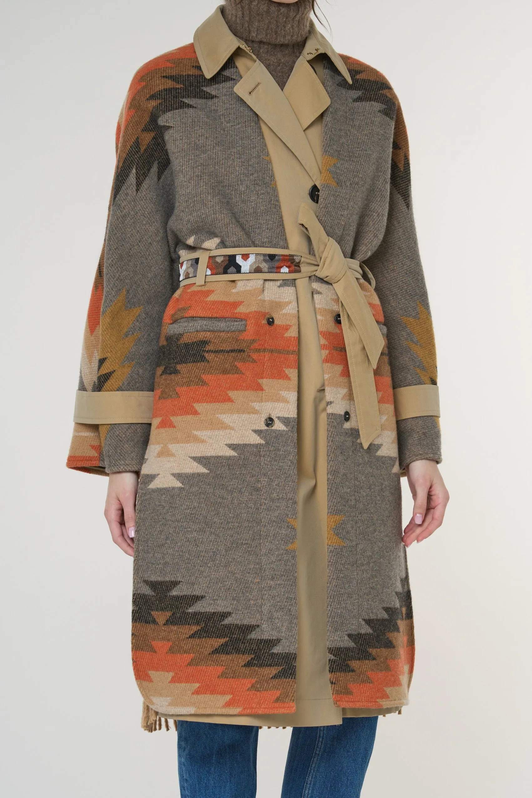 Trench fantasia etnica con gilet 